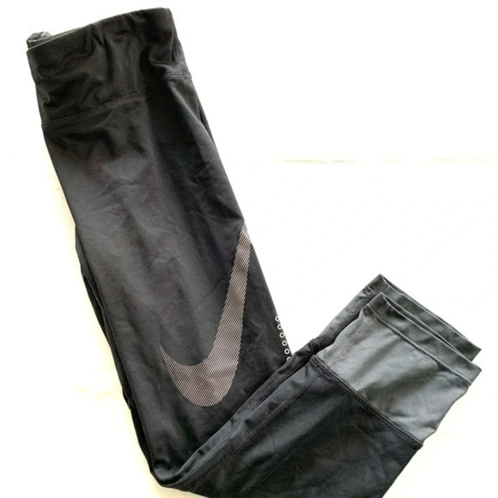 Nike Women’s 3/4 Leggings Size M